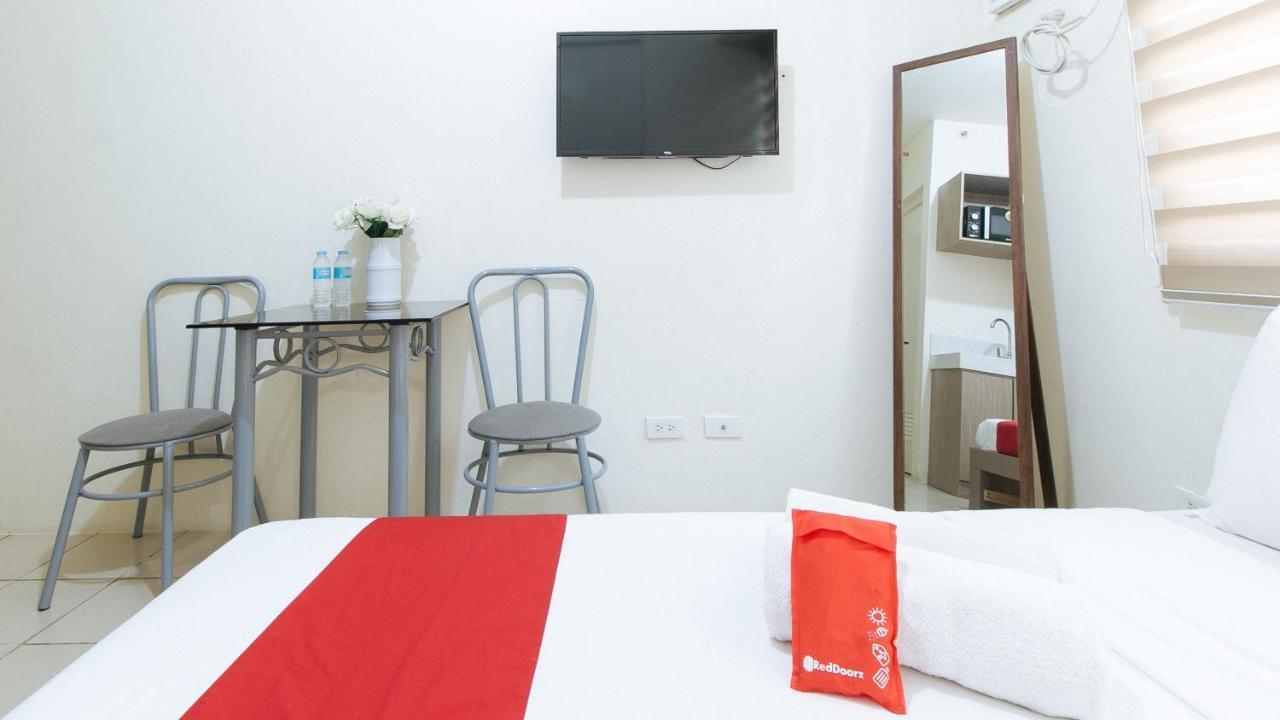 RedDoorz Plus @ Urban Deca Tower Edsa 2 Mandaluyong Exterior foto