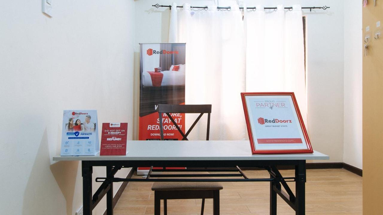 RedDoorz Plus @ Urban Deca Tower Edsa 2 Mandaluyong Exterior foto